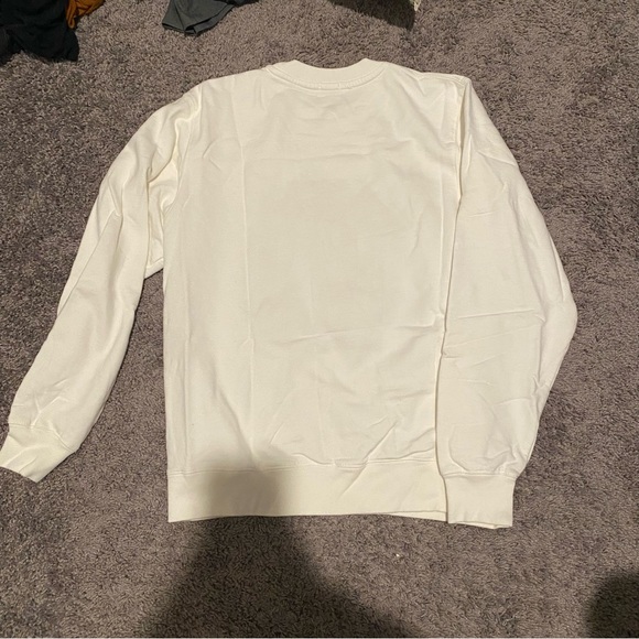 Brandy Melville Austin Crewneck - Picture 4 of 5